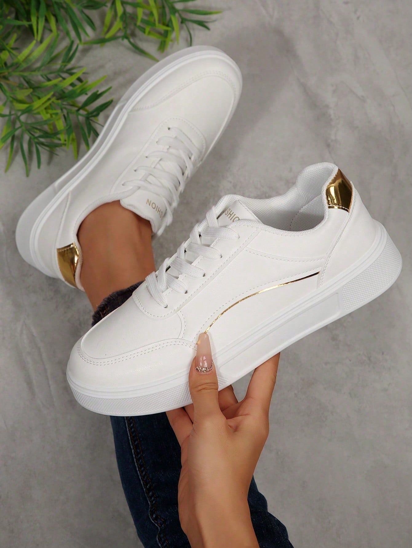 Women White Casual Sneakers, L - Running Gear For Sale ulasan dan harga